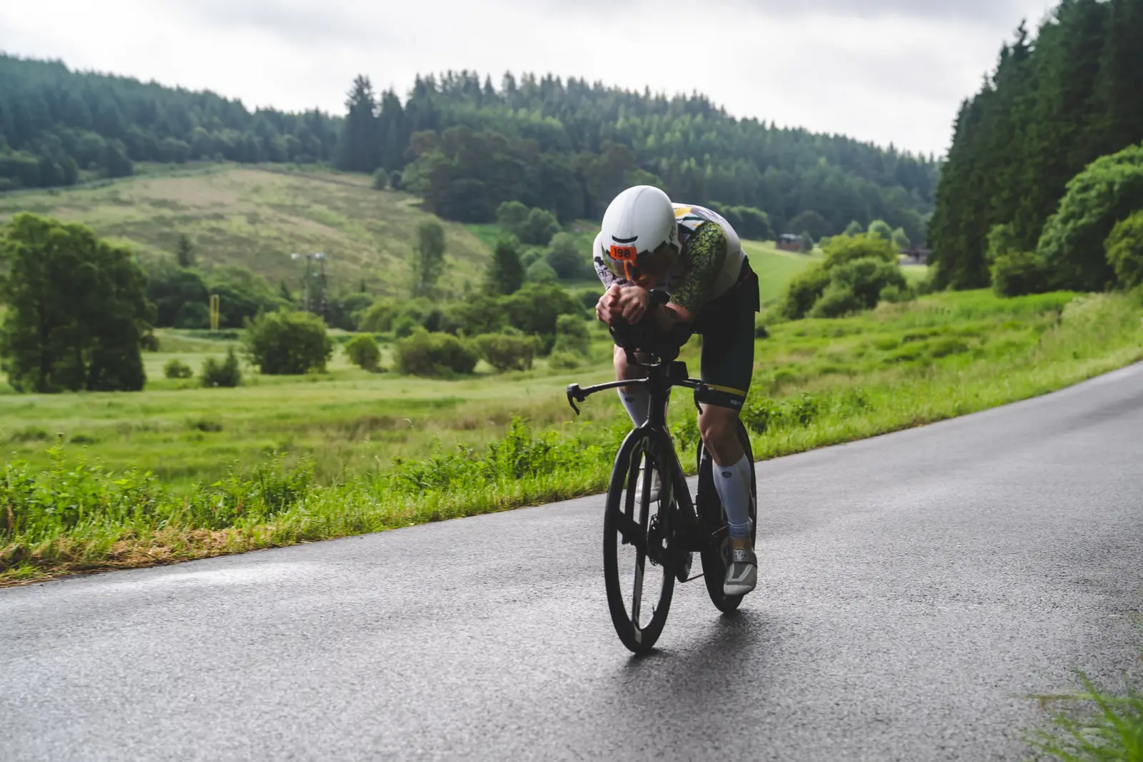 Endurance athlete applying a performance plan in competition
